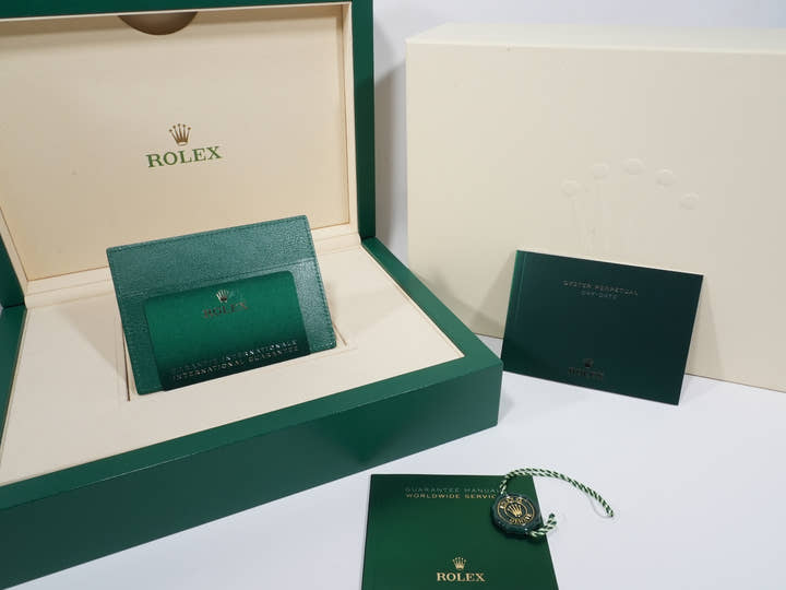 ロレックス デイデイト40 Ref.228206 プラチナ アイスブルー文字盤