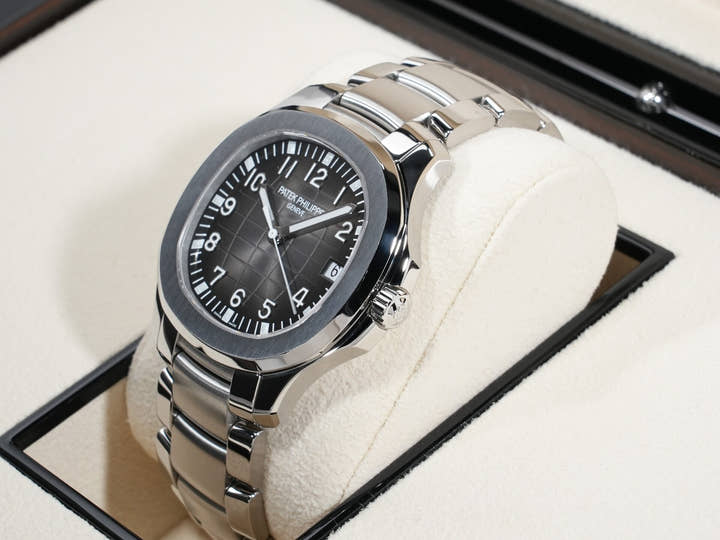 Patek Philippe Aquanaut Extra Large Ref. 5167/1A-001 Stainless Steel Black Dial