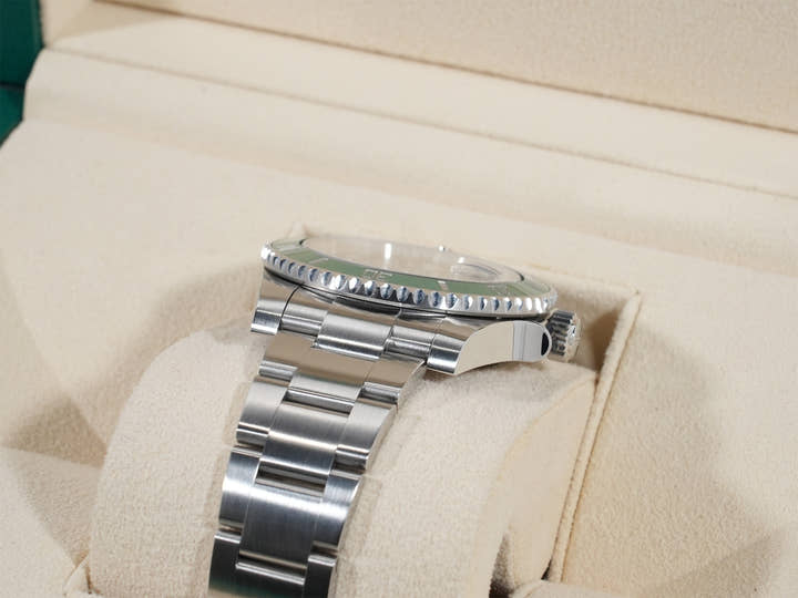 ロレックス サブマリーナー デイト Ref.116610LV ステンレススチール グリーン文字盤