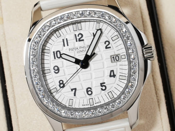 パテックフィリップ アクアノート ルーチェ Ref.5067A-024 ステンレススチール グリッターホワイト文字盤