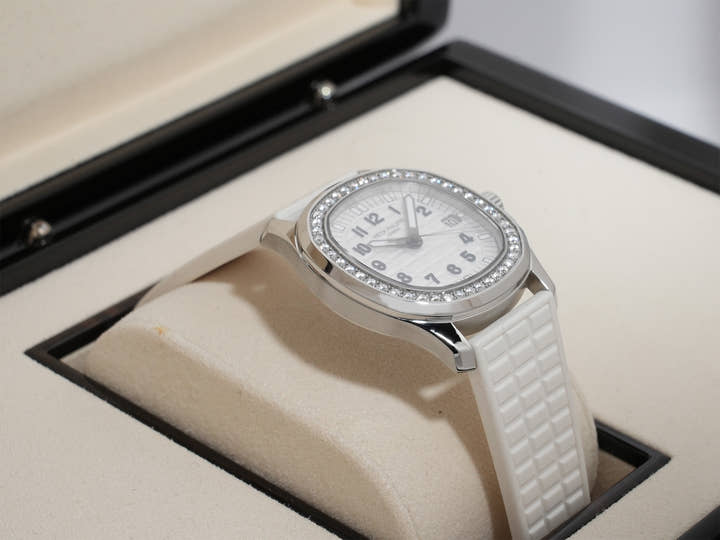 パテックフィリップ アクアノート ルーチェ Ref.5067A-024 ステンレススチール グリッターホワイト文字盤