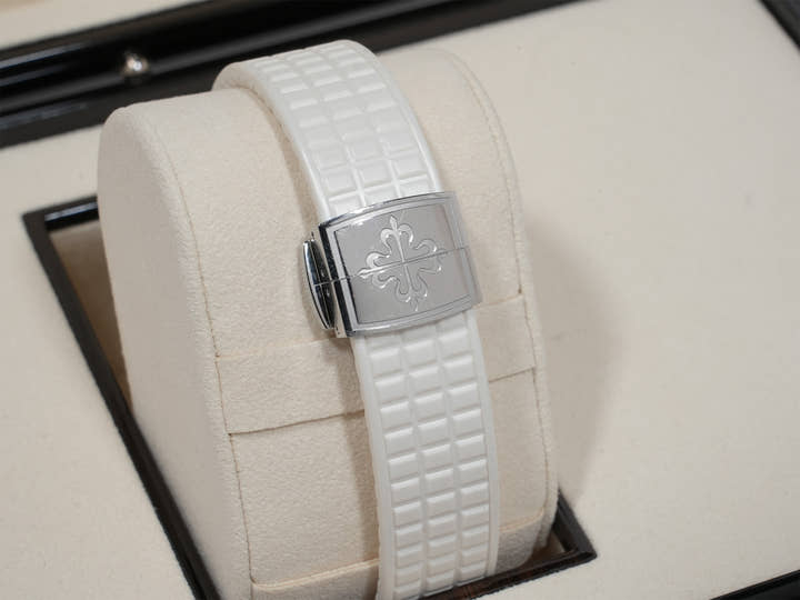 パテックフィリップ アクアノート ルーチェ Ref.5067A-024 ステンレススチール グリッターホワイト文字盤