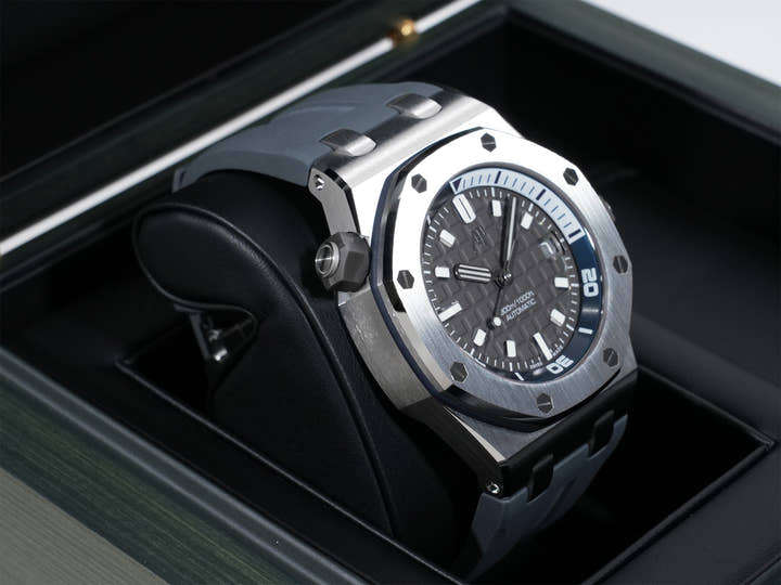 Audemars Piguet Royal Oak Offshore Diver Ref. 15720ST.OO.A009CA.01 Stainless Steel Gray Dial