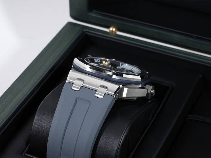 Audemars Piguet Royal Oak Offshore Diver Ref. 15720ST.OO.A009CA.01 Stainless Steel Gray Dial