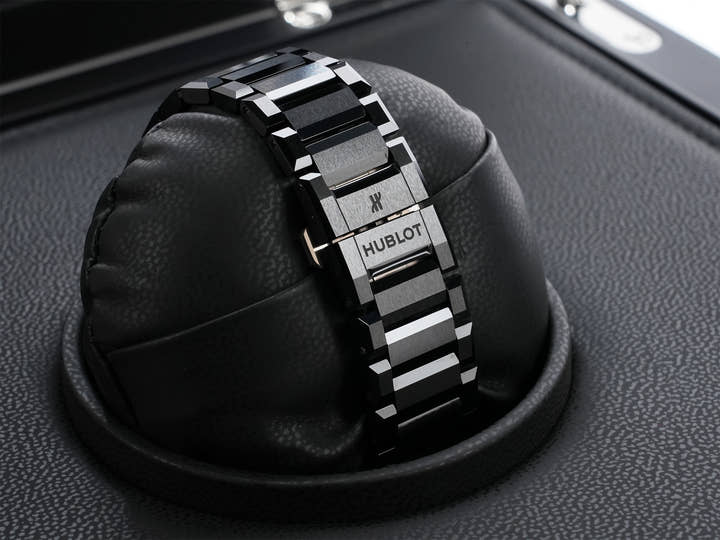 Hublot Big Bang Integrated Cathedral Minute Repeater Tourbillon Black Ceramic Ref.458.CX.1170.CX.YOS Skeleton Dial Unused 6suh8w22