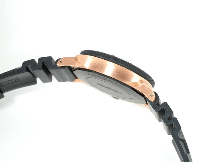 パネライ サブマーシブル ゴールドテック オロカーボ Ref.PAM01070 カーボテック×ゴールドテック ブラック文字盤 中古 sc63y2e4