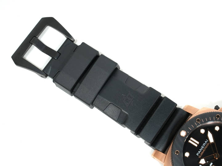 パネライ サブマーシブル ゴールドテック オロカーボ Ref.PAM01070 カーボテック×ゴールドテック ブラック文字盤 中古 sc63y2e4