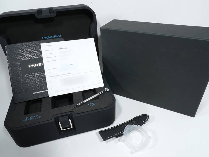 パネライ サブマーシブル ゴールドテック オロカーボ Ref.PAM01070 カーボテック×ゴールドテック ブラック文字盤 中古 sc63y2e4