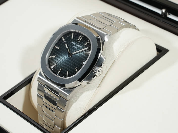 パテックフィリップ ノーチラス Ref.5711/1A-010 ステンレススチール ブルー文字盤