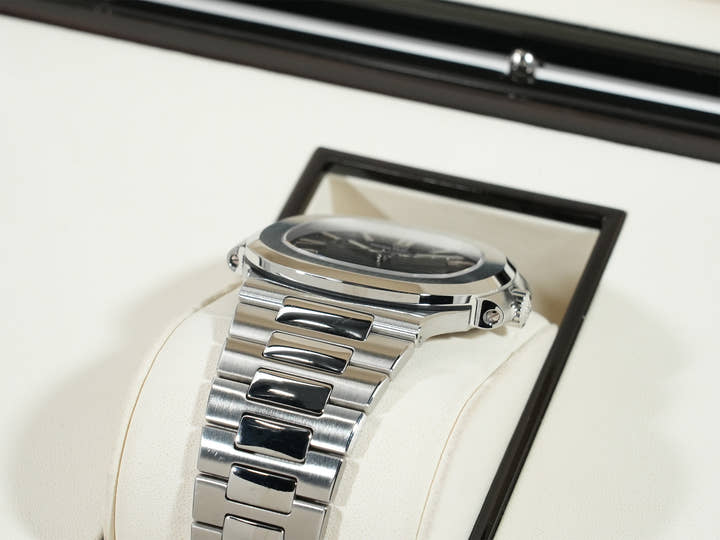 パテックフィリップ ノーチラス Ref.5711/1A-010 ステンレススチール ブルー文字盤