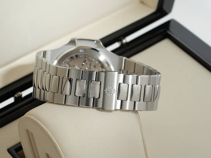 パテックフィリップ ノーチラス Ref.5711/1A-010 ステンレススチール ブルー文字盤