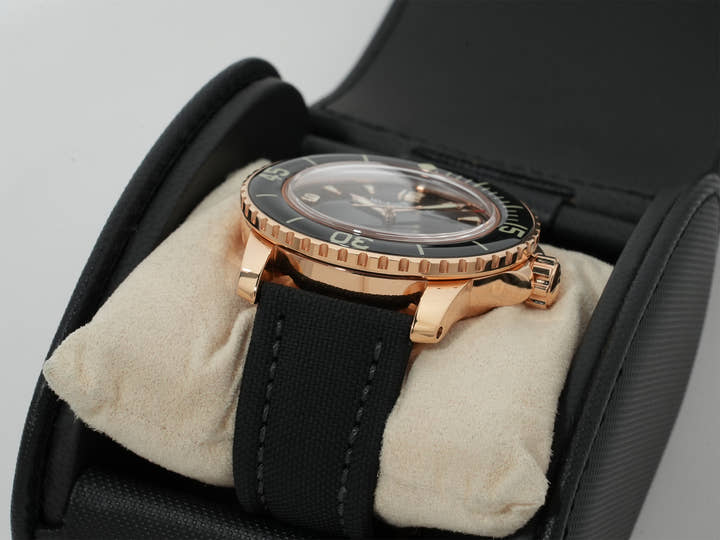 ブランパン フィフティ ファゾムス オートマティック Ref.5015-3630-52A 18KREG ブラック文字盤 中古 uxfpihs4