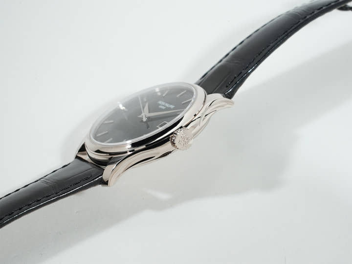 パテックフィリップ カラトラバ Ref.5227G-010 ホワイトゴールド ブラック文字盤
