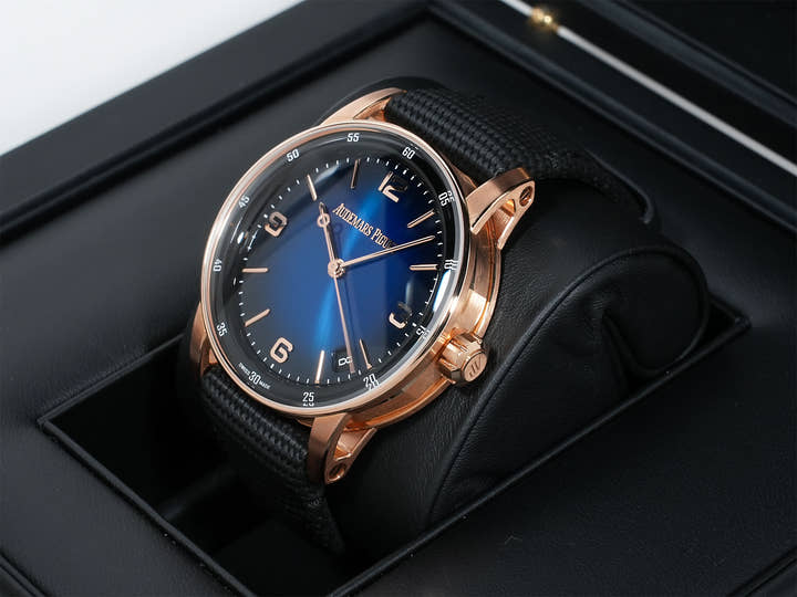 オーデマピゲ CODE 11.59 バイ オーデマ ピゲ Ref.15210OR.OO.A028CR.01 ピンクゴールド スモークブルーラッカー文字盤