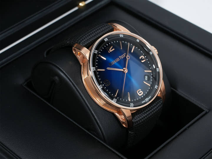 オーデマピゲ CODE 11.59 バイ オーデマ ピゲ Ref.15210OR.OO.A028CR.01 ピンクゴールド スモークブルーラッカー文字盤