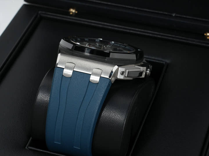 オーデマピゲ ロイヤルオーク オフショア クロノグラフ Ref.26401PO.OO.A018CR.01 プラチナ ブルー文字盤 中古 rom6jf5t