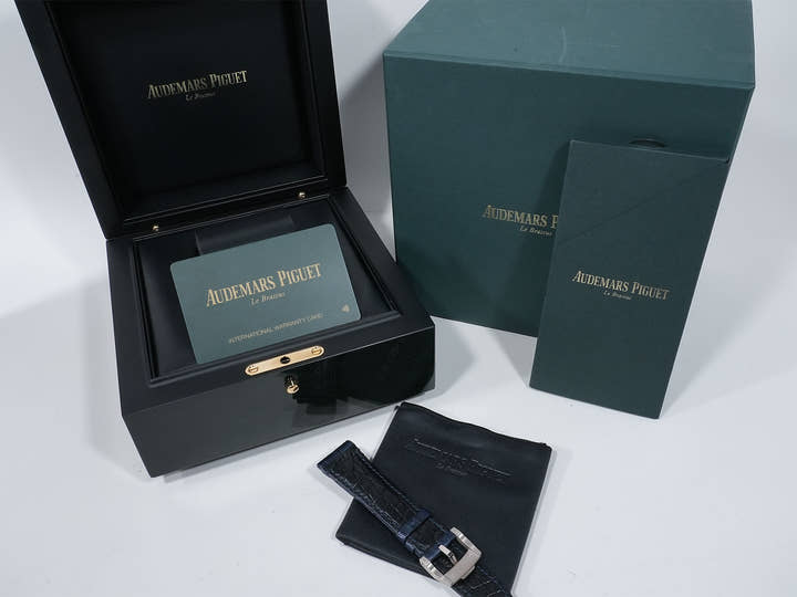 オーデマピゲ CODE 11.59 バイ オーデマ ピゲ クロノグラフ Ref.26393BC.OO.A321CR.01 ホワイトゴールド ブルーラッカー文字盤