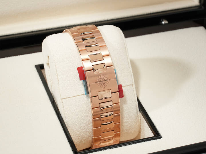 パテックフィリップ ノーチラス Ref.5712/1R-001 ローズゴールド ブラウン ソレイユ文字盤