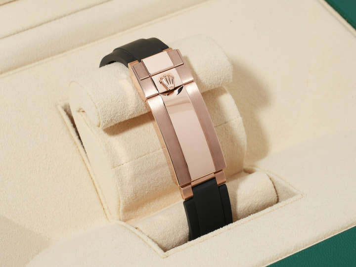 ロレックス デイトナ Ref.126515LN エバーローズゴールド ブライトブラックxサンダスト文字盤