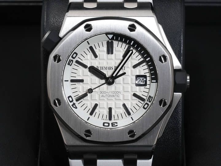 Audemars Piguet Royal Oak Offshore Diver Ref.15710ST.OO.A002CA.02 SS Silver (Mega Tapestry) Dial Excellent Condition c4uhx2ej