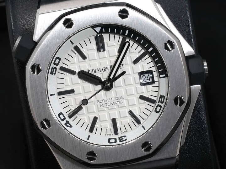 Audemars Piguet Royal Oak Offshore Diver Ref.15710ST.OO.A002CA.02 SS Silver (Mega Tapestry) Dial Excellent Condition c4uhx2ej