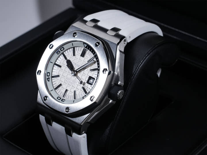 Audemars Piguet Royal Oak Offshore Diver Ref.15710ST.OO.A002CA.02 SS Silver (Mega Tapestry) Dial Excellent Condition c4uhx2ej