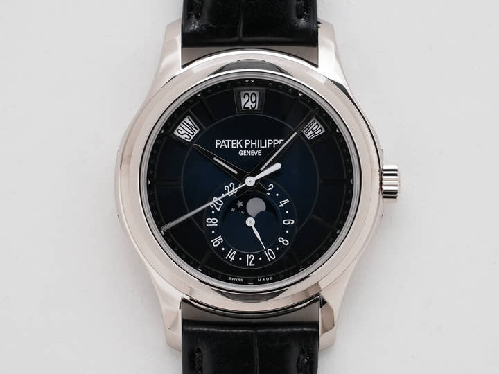 パテックフィリップ アニュアルカレンダー Ref.5205G-013 ホワイトゴールド ブルーブラックグラデーション文字盤