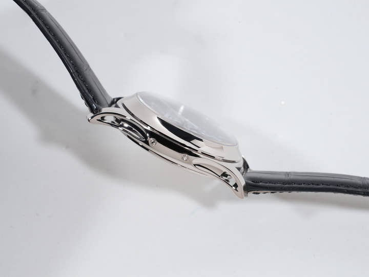 パテックフィリップ アニュアルカレンダー Ref.5205G-013 ホワイトゴールド ブルーブラックグラデーション文字盤