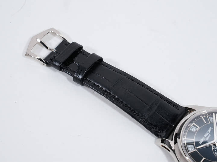 パテックフィリップ アニュアルカレンダー Ref.5205G-013 ホワイトゴールド ブルーブラックグラデーション文字盤