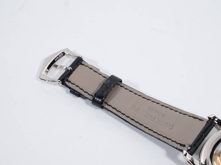 パテックフィリップ アニュアルカレンダー Ref.5205G-013 ホワイトゴールド ブルーブラックグラデーション文字盤