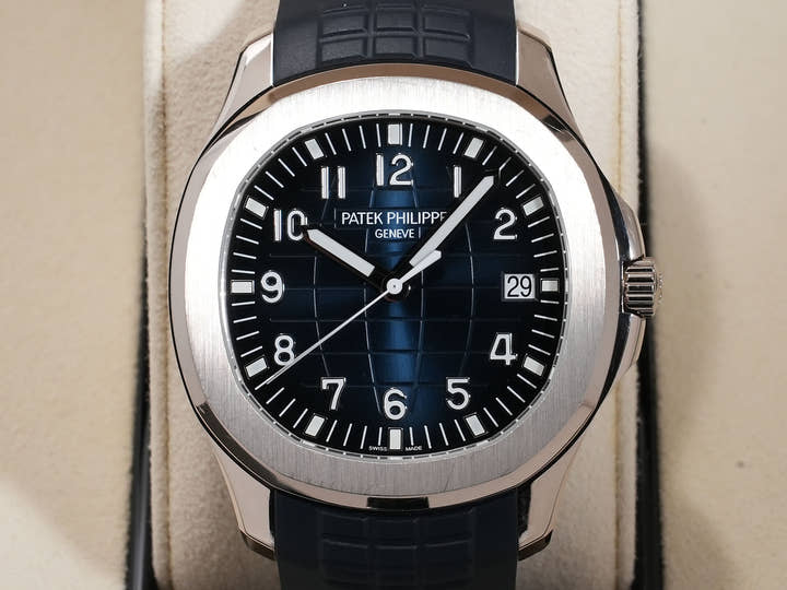 パテックフィリップ アクアノート Ref.5168G-001 ホワイトゴールド ミッドナイトブルー文字盤