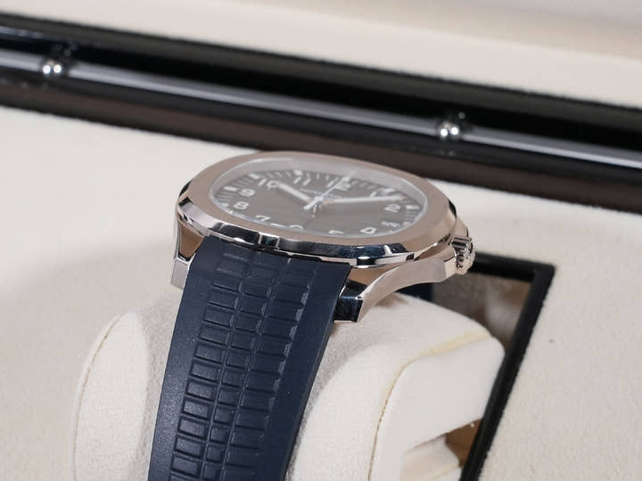 パテックフィリップ アクアノート Ref.5168G-001 ホワイトゴールド ミッドナイトブルー文字盤