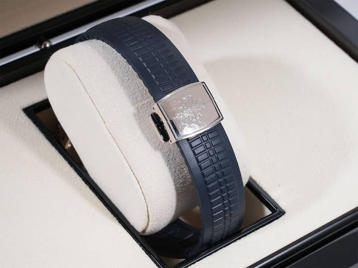 パテックフィリップ アクアノート Ref.5168G-001 ホワイトゴールド ミッドナイトブルー文字盤