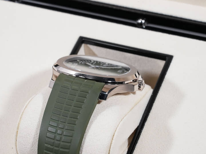 パテックフィリップ アクアノート Ref.5168G-010 ホワイトゴールド カーキグリーン文字盤