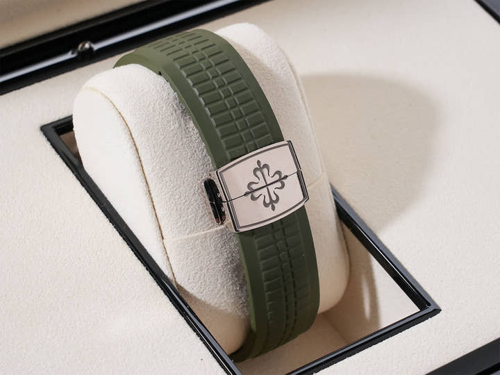 パテックフィリップ アクアノート Ref.5168G-010 ホワイトゴールド カーキグリーン文字盤