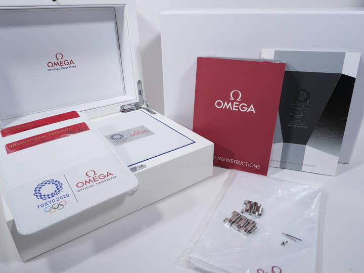 オメガ スピードマスター 記念モデル クロノグラフ 42MM  東京2020リミテッドエディション Ref.522.30.42.30.04.001 SS シルバー文字盤 美中古 aua2x4pu