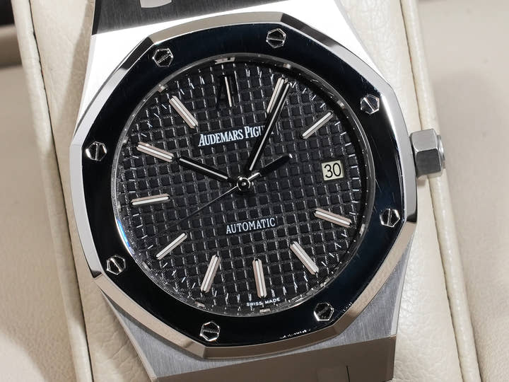 オーデマピゲ ロイヤルオーク Ref.15300ST.OO.1220ST.99 ステンレススチール/プラチナ ブラック文字盤