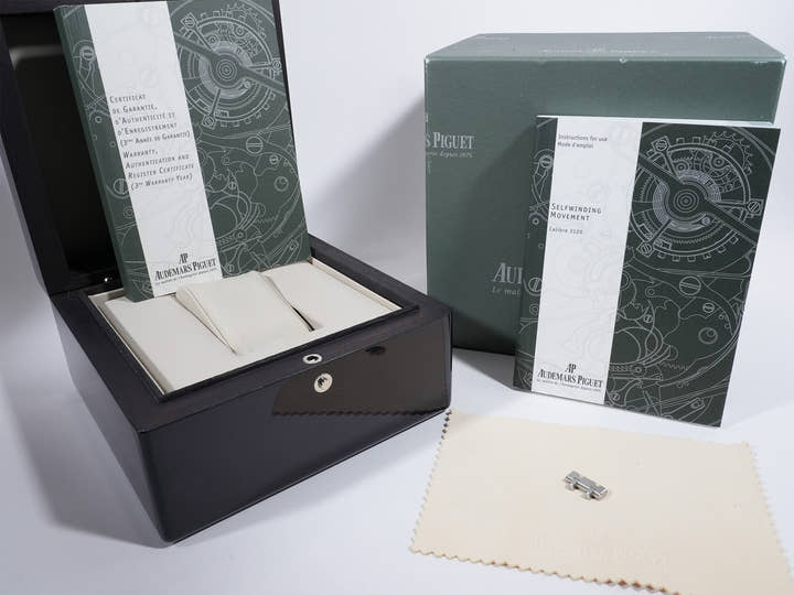 オーデマピゲ ロイヤルオーク Ref.15300ST.OO.1220ST.99 ステンレススチール/プラチナ ブラック文字盤