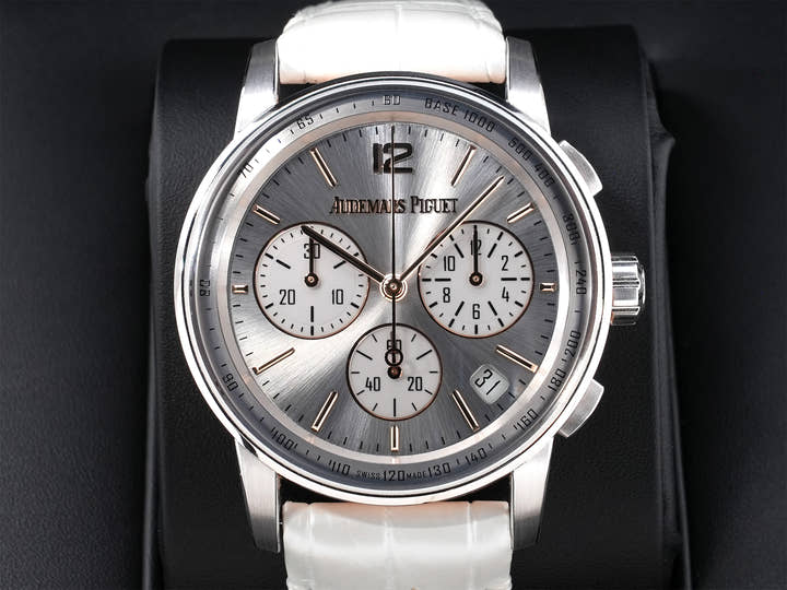 オーデマピゲ CODE 11.59 バイ オーデマ ピゲ クロノグラフ Ref.26393CR.OO.A008KB.01 ホワイトゴールド/ピンクゴールド シルバー文字盤 美中古 kjwe6wgn