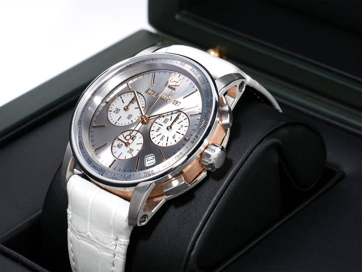 オーデマピゲ CODE 11.59 バイ オーデマ ピゲ クロノグラフ Ref.26393CR.OO.A008KB.01 ホワイトゴールド/ピンクゴールド シルバー文字盤 美中古 kjwe6wgn