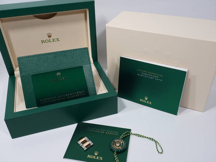 ロレックス サブマリーナー デイト Ref.126613LN ステンレススチール/イエローゴールド ブラック文字盤