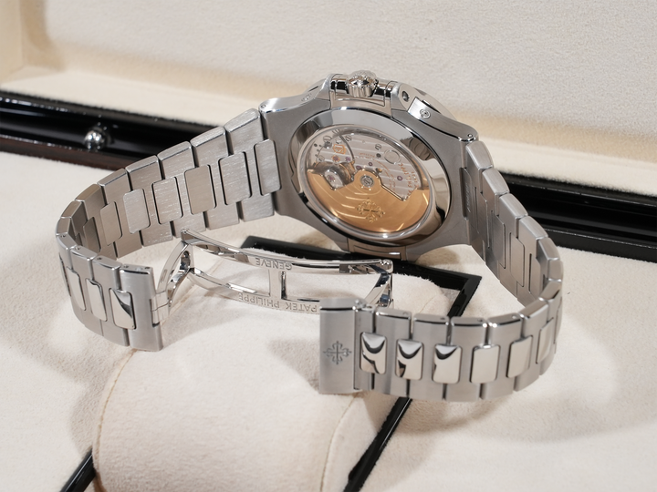 パテックフィリップ ノーチラス アニュアルカレンダー ムーンフェイズ Ref.5726/1A-014 ステンレススチール ブルー、ブラックグラデーション文字盤