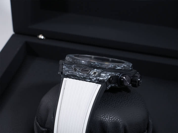 ウブロ ビッグバン ウニコ カーボン ホワイト Ref.421.QW.1110.RX.JPN CARBON WHITE スケルトン文字盤 美品 sfbh3cdg