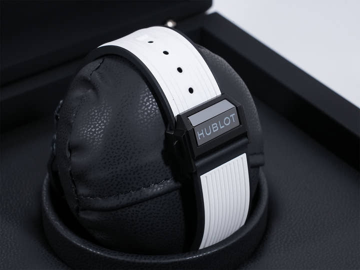 ウブロ ビッグバン ウニコ カーボン ホワイト Ref.421.QW.1110.RX.JPN CARBON WHITE スケルトン文字盤 美品 sfbh3cdg