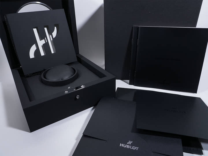 ウブロ ビッグバン ウニコ カーボン ホワイト Ref.421.QW.1110.RX.JPN CARBON WHITE スケルトン文字盤 美品 sfbh3cdg