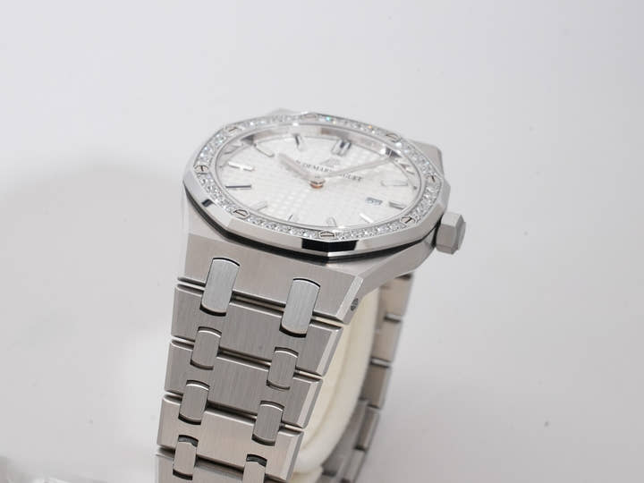 オーデマピゲ ロイヤルオーク クォーツ Ref.67651ST.ZZ.1261ST.01 ステンレススチール シルバー文字盤 美品 9dtygoxj
