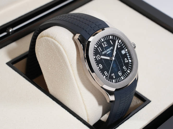 パテックフィリップ アクアノート Ref.5168G-001 ホワイトゴールド ミッドナイトブルー文字盤