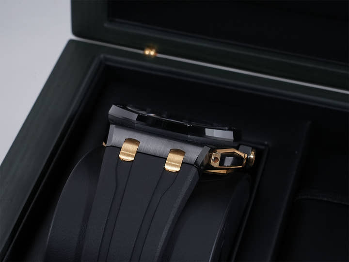 Audemars Piguet Royal Oak Offshore Chronograph Ref. 26420CE.OO.A127CR.01 Ceramic/Yellow Gold Black Dial