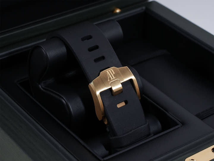 Audemars Piguet Royal Oak Offshore Chronograph Ref. 26420CE.OO.A127CR.01 Ceramic/Yellow Gold Black Dial