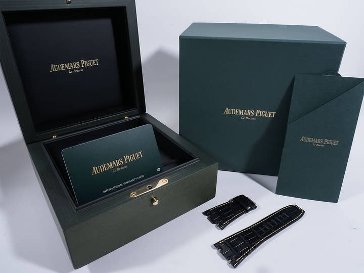 Audemars Piguet Royal Oak Offshore Chronograph Ref. 26420CE.OO.A127CR.01 Ceramic/Yellow Gold Black Dial